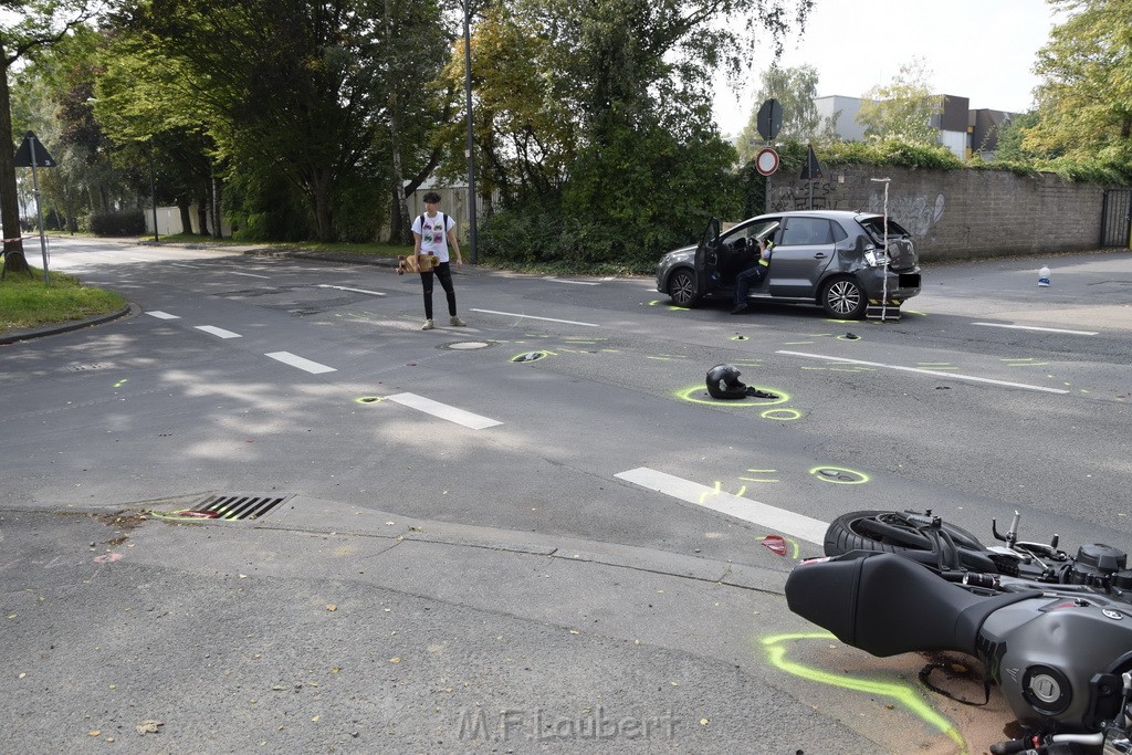 Schwerer Krad PKW Unfall Koeln Muelheim Am Springborn Cottbuserstr P094.JPG - Miklos Laubert